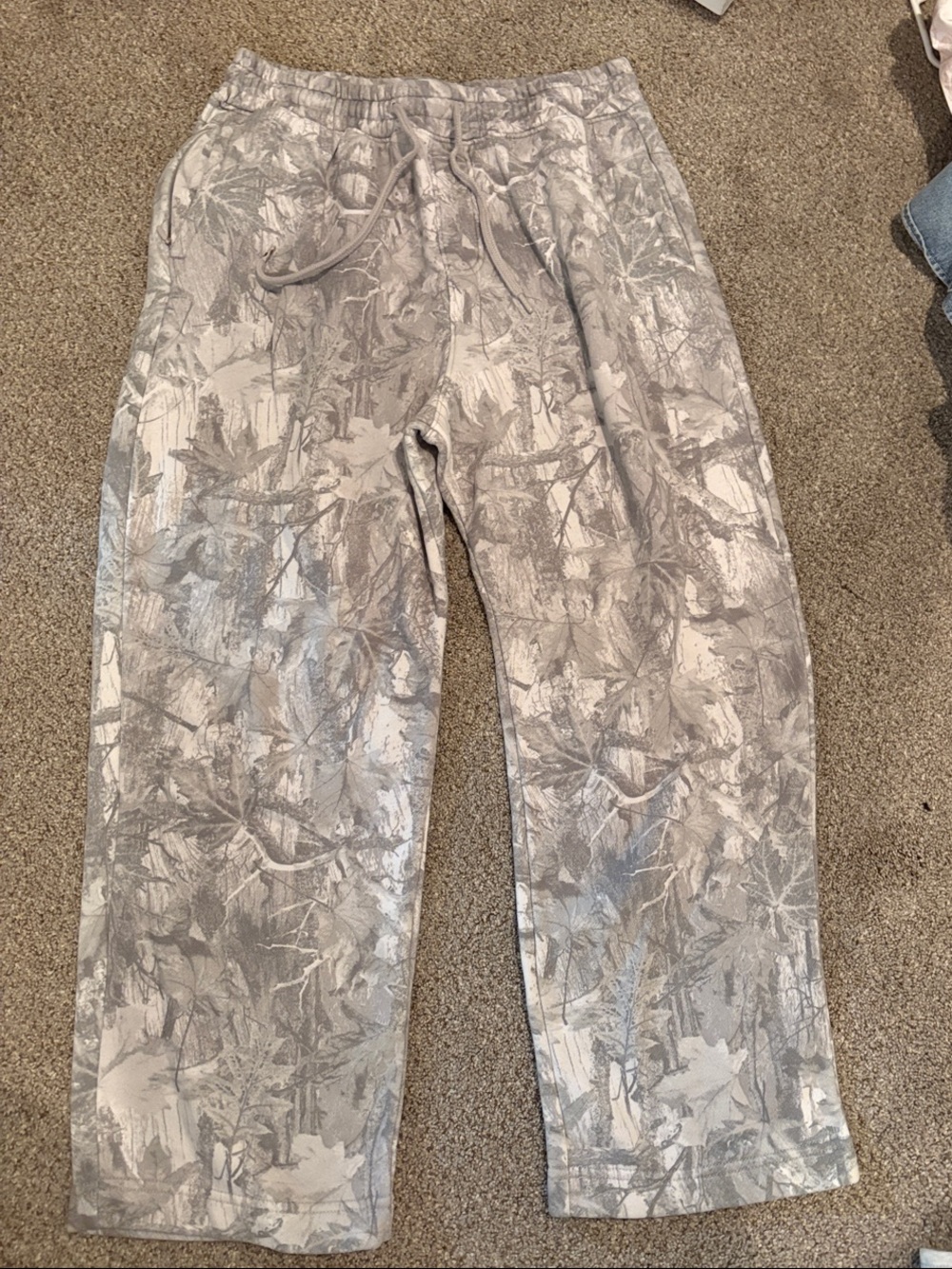 Hollister Gray Camouflage-Print Jogger Pants